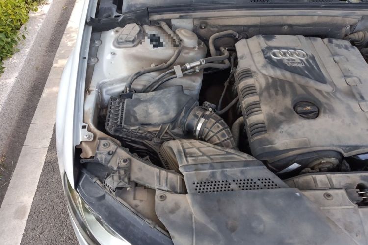 Used Audi A4L 2011 2.0 TFSI Comfort Model Engine Bay Right