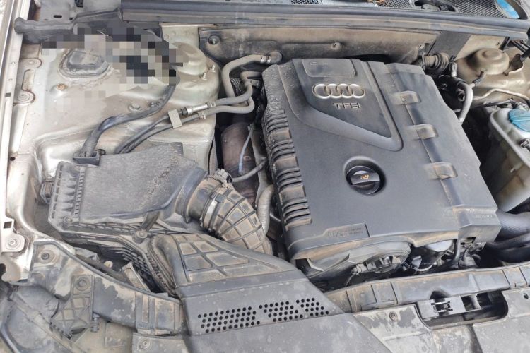 Used Audi A4L 2011 2.0 TFSI Standard Model Engine Bay Right
