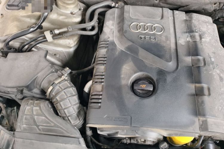 Used Audi A4L 2011 2.0 TFSI Comfort Model Engine Bay Right