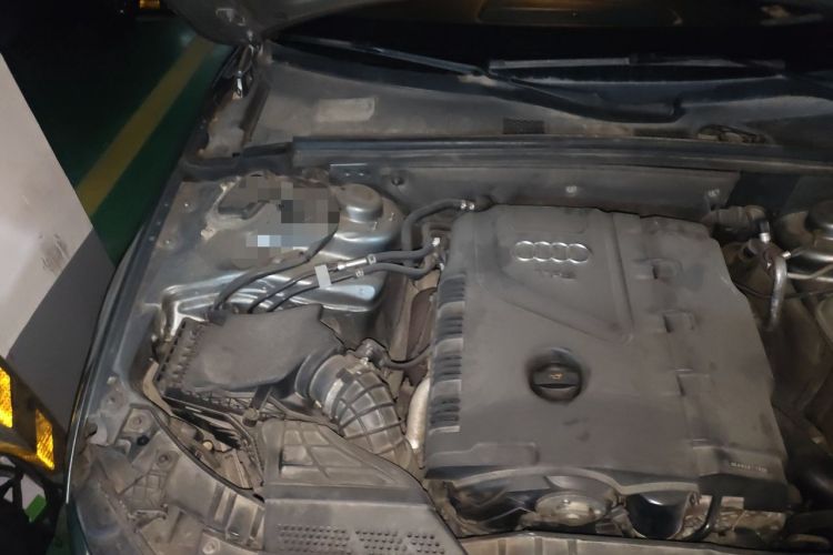 Used Audi A4L 2011 2.0 TFSI Sport Edition Engine Bay Right