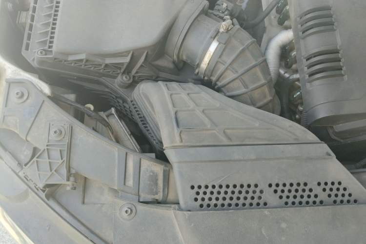 Used Audi A4L 2011 2.0 TFSI Standard Model Engine Bay Right