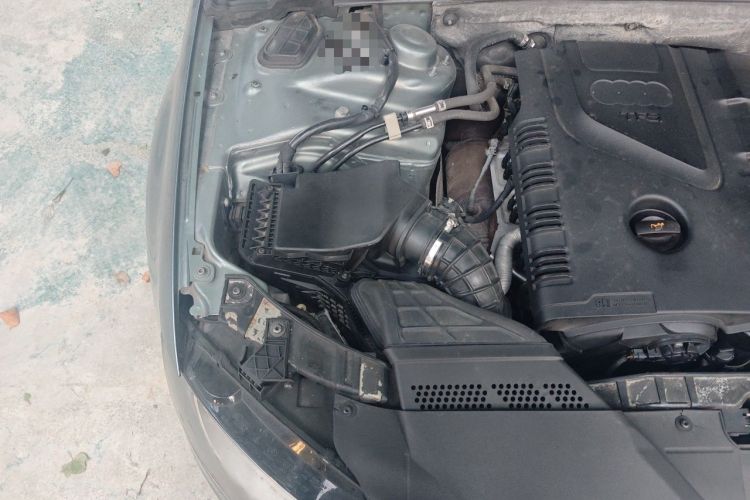 Used Audi A4L 2011 2.0 TFSI Standard Model Engine Bay Right