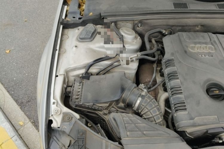 Used Audi A4L 2011 2.0 TFSI Comfort Model Engine Bay Right