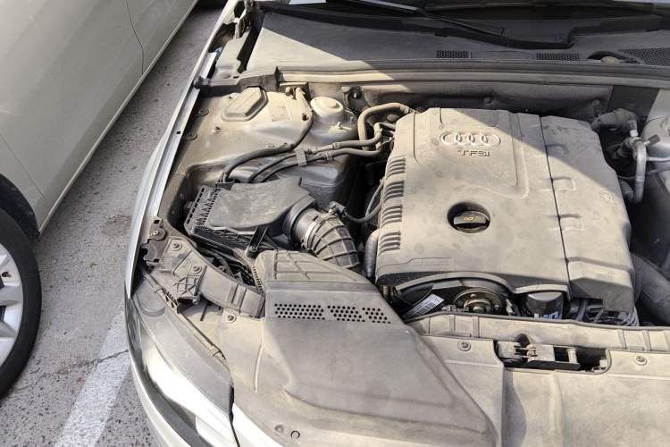 Used Audi A4L 2011 2.0 TFSI Luxury Model Engine Bay Right