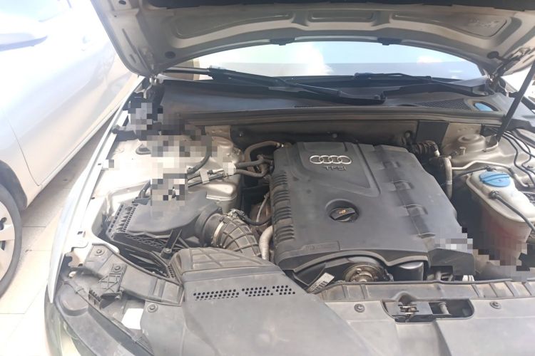 Used Audi A4L 2011 2.0 TFSI Standard Model Engine Bay Right