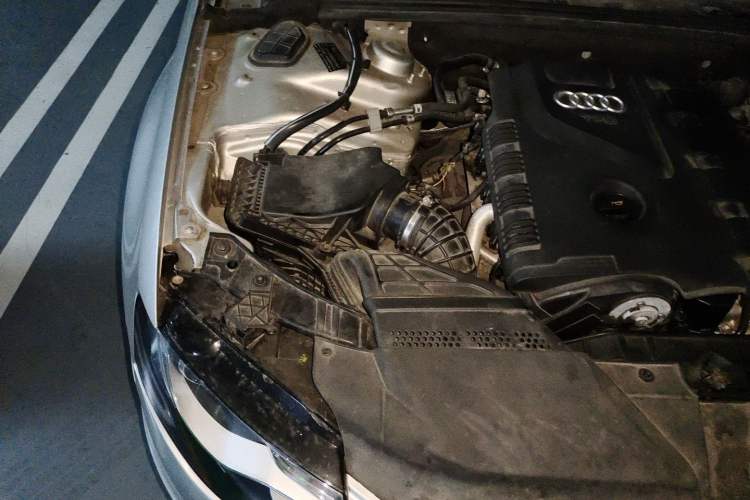 Used Audi A4L 2011 2.0 TFSI Sport Edition Engine Bay Right