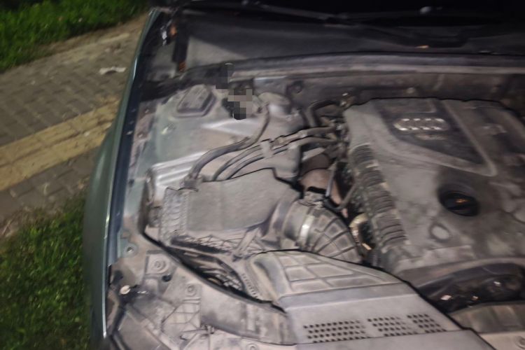 Used Audi A4L 2011 2.0 TFSI Standard Model Engine Bay Right