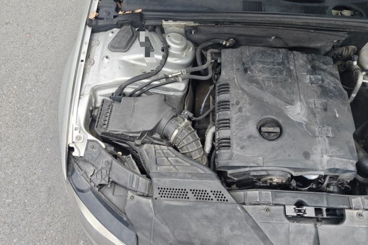 Used Audi A4L 2011 2.0 TFSI Comfort Model Engine Bay Right