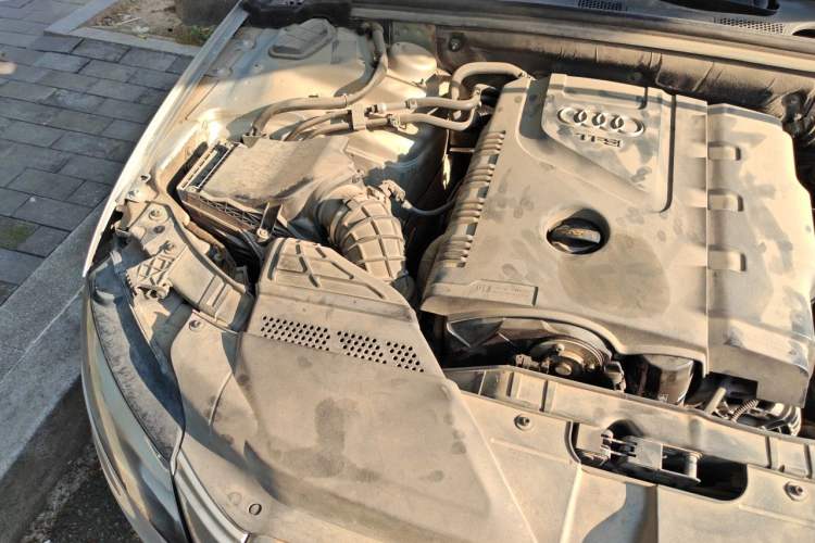 Used Audi A4L 2011 2.0 TFSI Comfort Model Engine Bay Right