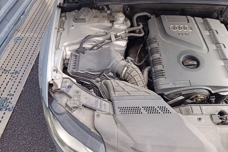 Used Audi A4L 2011 2.0 TFSI Technology Edition Engine Bay Right
