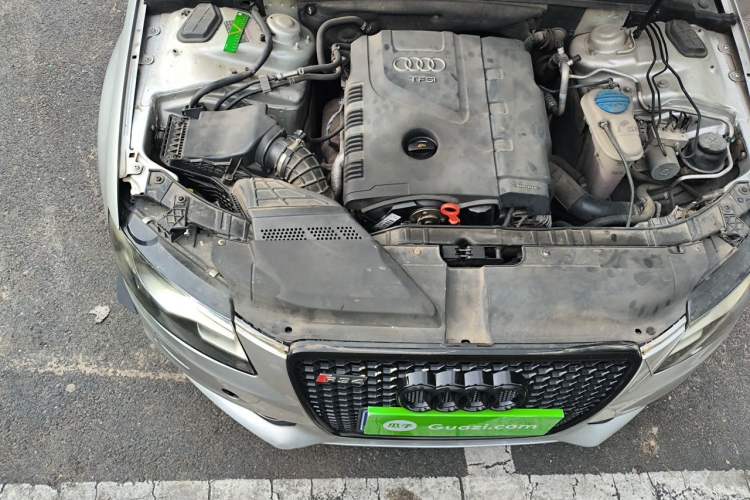 Used Audi A4L 2011 2.0 TFSI Standard Model Engine Bay Right