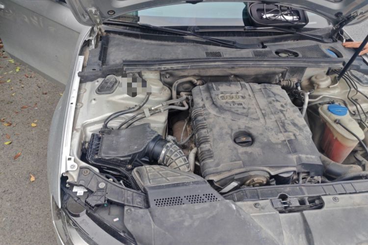 Used Audi A4L 2011 2.0 TFSI Comfort Model Engine Bay Right