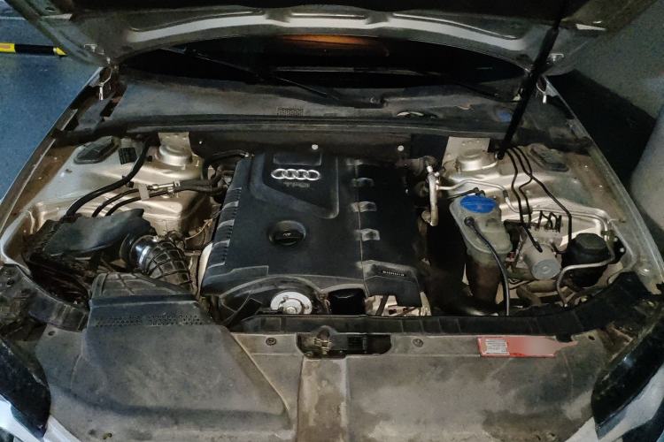 Used Audi A4L 2011 2.0 TFSI Sport Edition Engine Bay