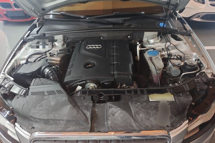 Used Audi A4L 2011 2.0 TFSI Standard Model Engine Bay