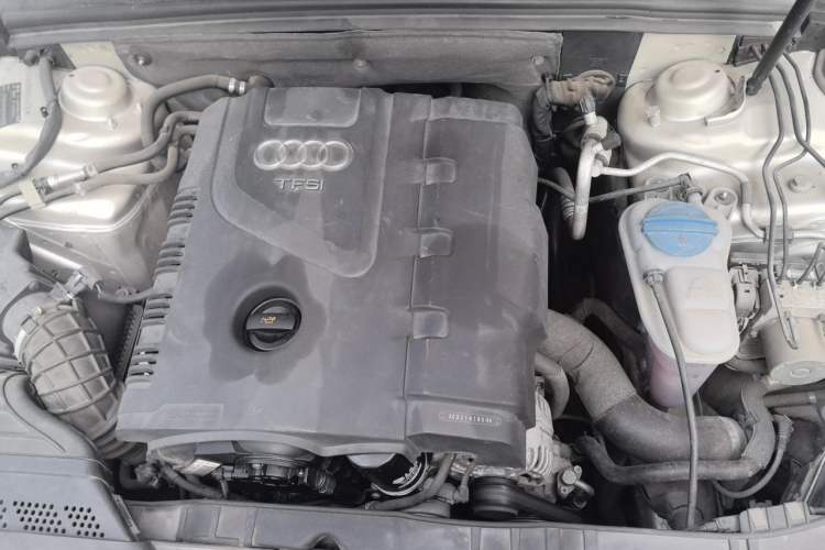 Used Audi A4L 2011 2.0 TFSI Standard Model Engine Bay