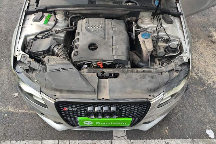 Used Audi A4L 2011 2.0 TFSI Standard Model Engine Bay