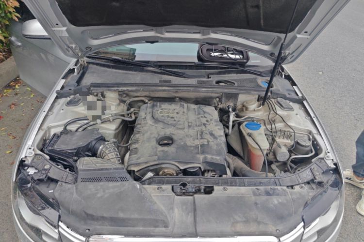 Used Audi A4L 2011 2.0 TFSI Comfort Model Engine Bay
