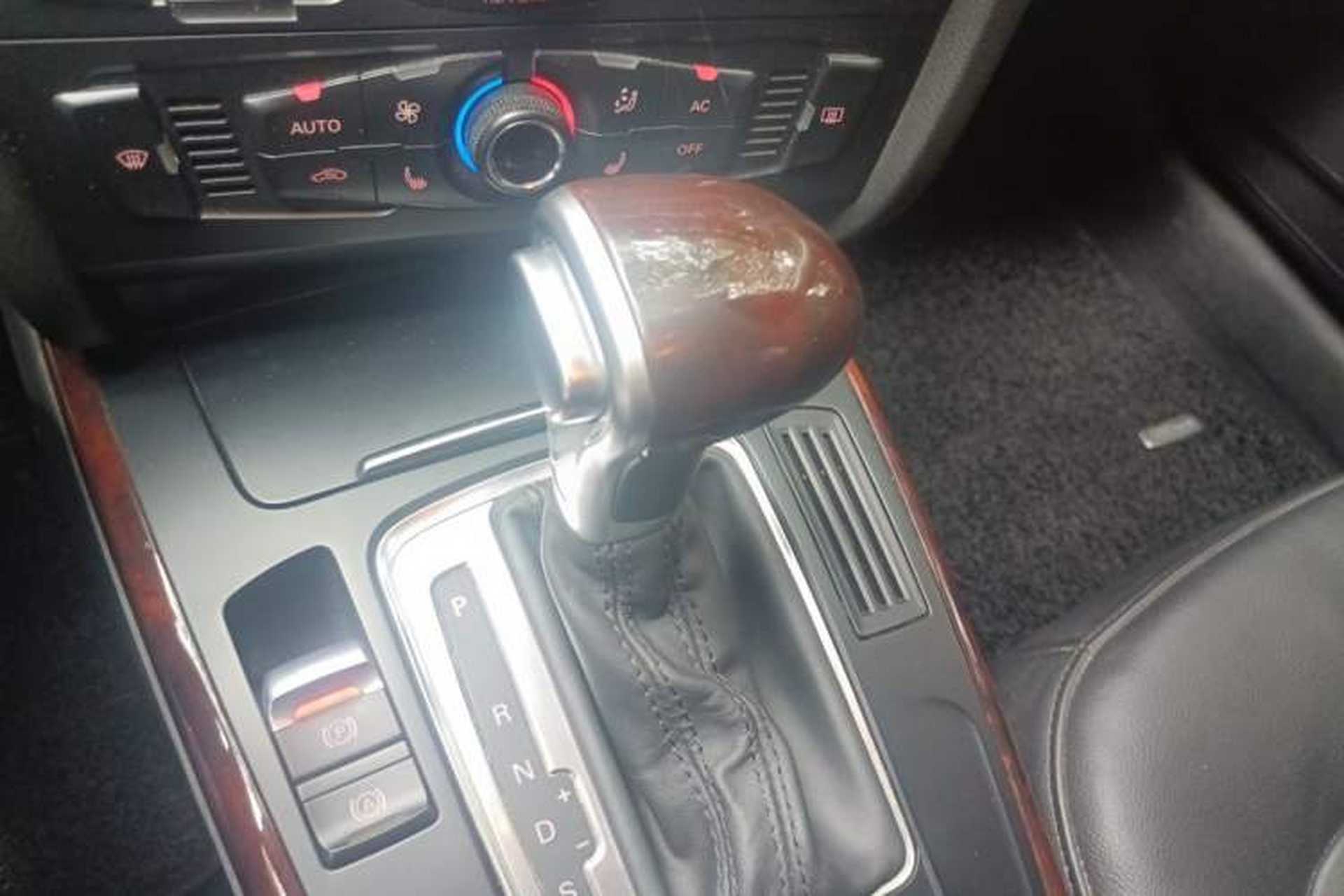 Used Audi A4L 2011 2.0 TFSI Comfort Model Gear Lever