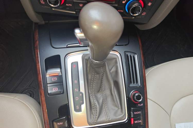Used Audi A4L 2011 2.0 TFSI Technology Edition Gear Lever