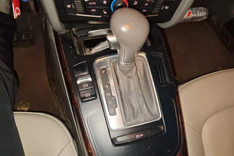 Used Audi A4L 2011 2.0 TFSI Comfort Model Gear Lever