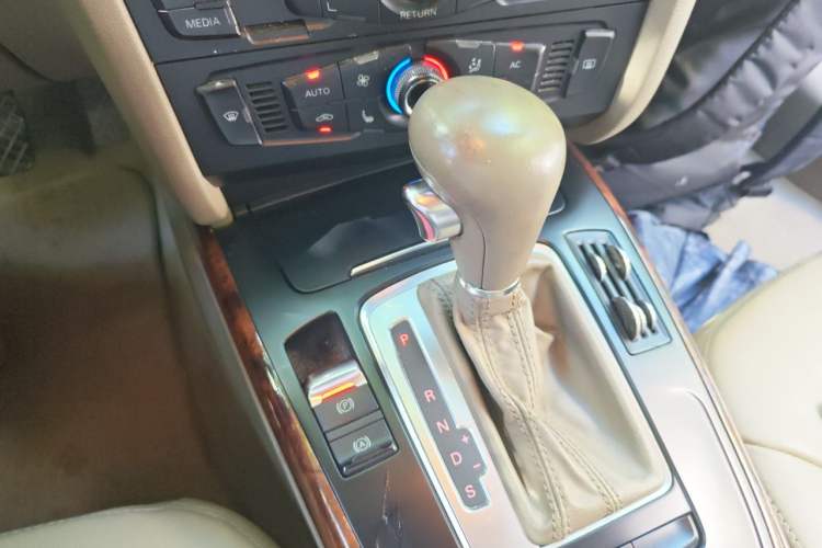 Used Audi A4L 2011 2.0 TFSI Comfort Model Gear Lever