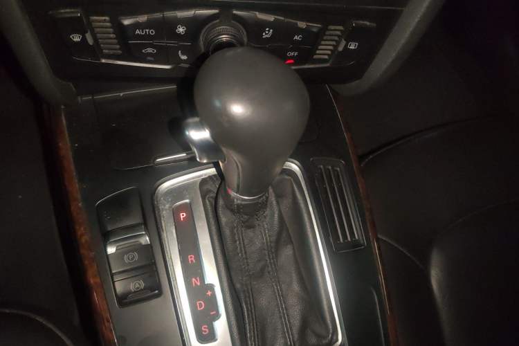 Used Audi A4L 2011 2.0 TFSI Comfort Model Gear Lever