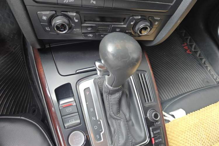 Used Audi A4L 2011 2.0 TFSI Luxury Model Gear Lever