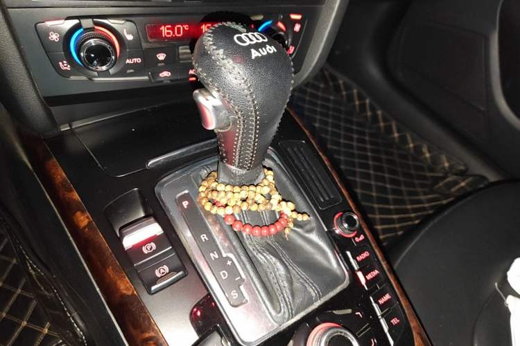 Used Audi A4L 2011 2.0 TFSI Technology Edition Gear Lever