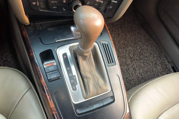 Used Audi A4L 2011 2.0 TFSI Comfort Model Gear Lever