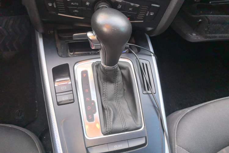 Used Audi A4L 2011 2.0 TFSI Standard Model Gear Lever