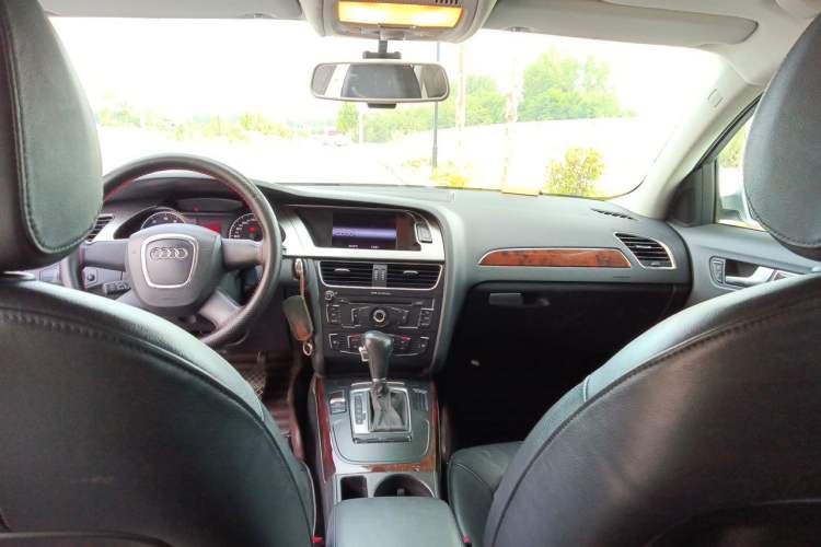 Used Audi A4L 2011 2.0 TFSI Comfort Model Headliner