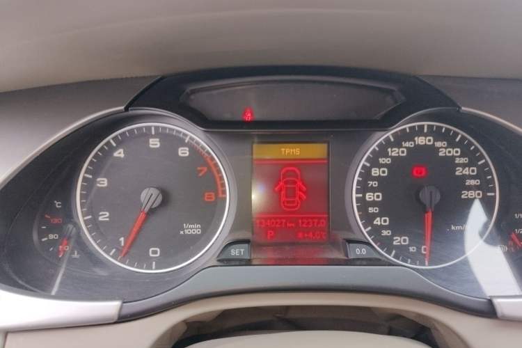 Used Audi A4L 2011 2.0 TFSI Comfort Model Instrument Cluster