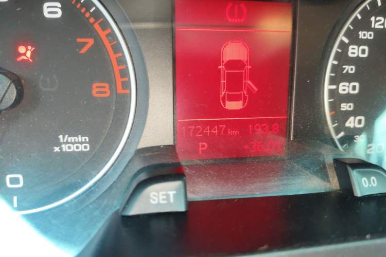 Used Audi A4L 2011 2.0 TFSI Standard Model Odometer Close Up