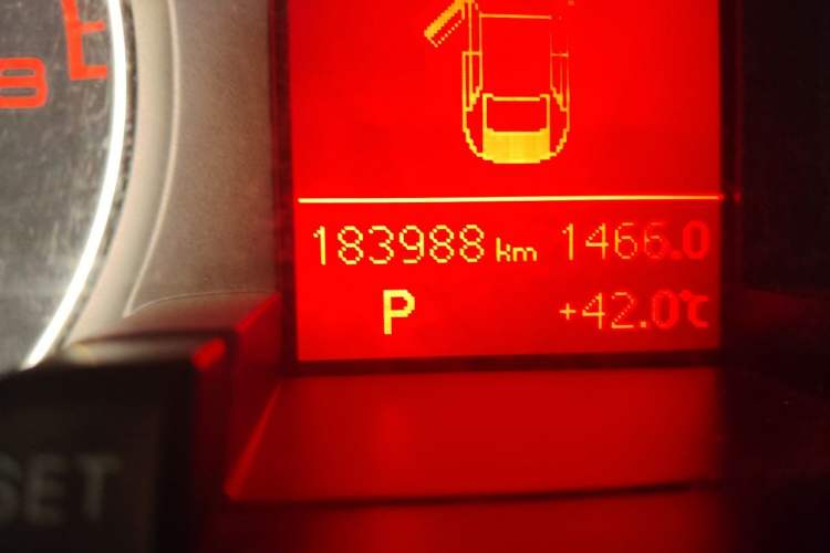 Used Audi A4L 2011 2.0 TFSI Standard Model Odometer Close Up