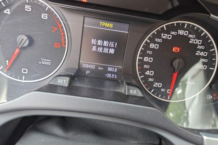 Used Audi A4L 2011 2.0 TFSI Luxury Model Odometer Close Up