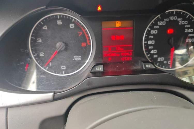 Used Audi A4L 2011 2.0 TFSI Standard Model Odometer Close Up