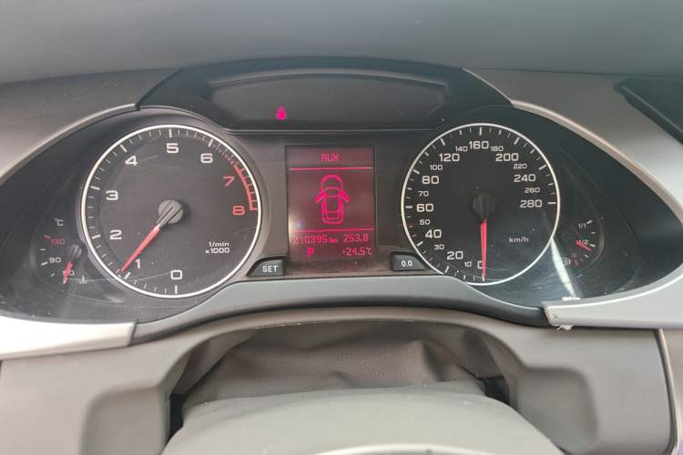Used Audi A4L 2011 2.0 TFSI Comfort Model Odometer Close Up