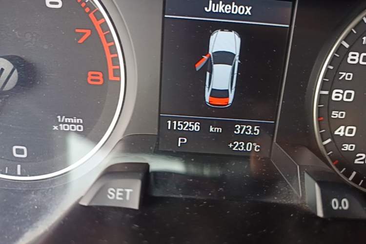 Used Audi A4L 2011 2.0 TFSI Technology Edition Odometer Close Up