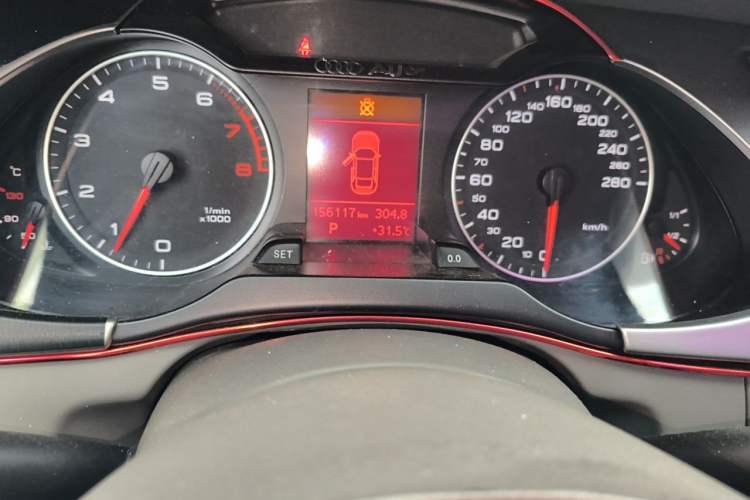 Used Audi A4L 2011 2.0 TFSI Standard Model Odometer Close Up