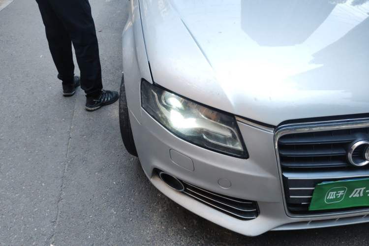 Used Audi A4L 2011 2.0 TFSI Standard Model Right Front Headlight