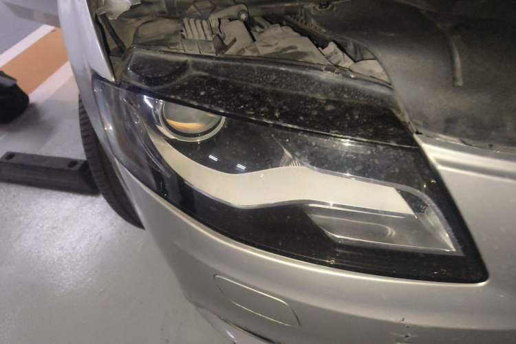 Used Audi A4L 2011 2.0 TFSI Comfort Model Right Front Headlight