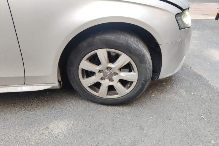 Used Audi A4L 2011 2.0 TFSI Standard Model Right Front Wheel Hub