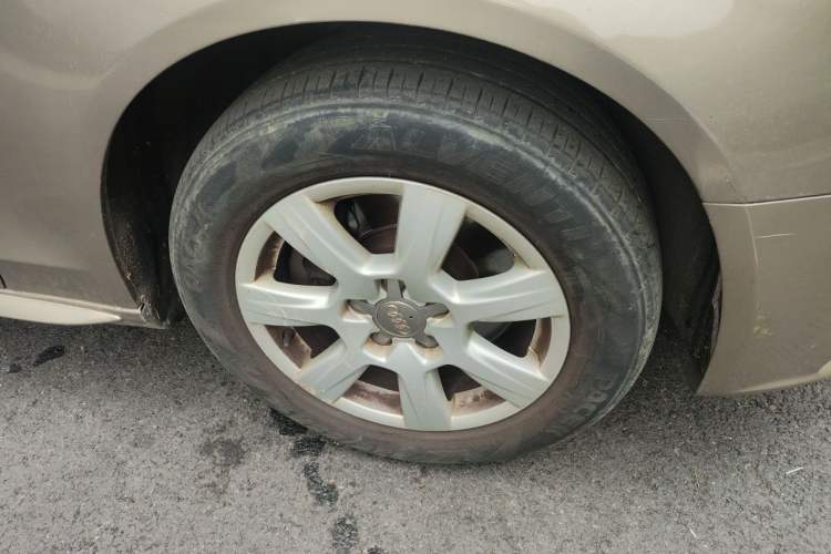 Used Audi A4L 2011 2.0 TFSI Standard Model Right Front Wheel Hub