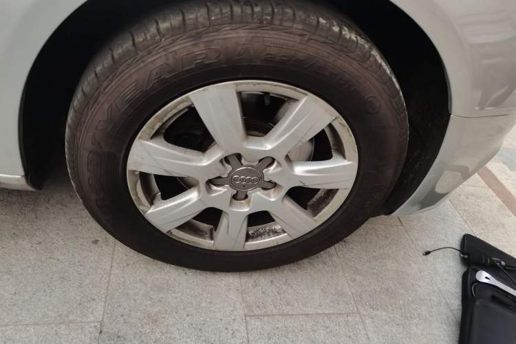 Used Audi A4L 2011 2.0 TFSI Comfort Model Right Front Wheel Hub