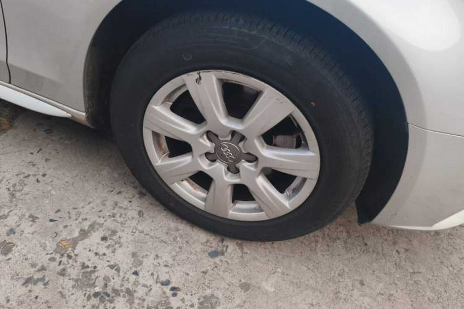Used Audi A4L 2011 2.0 TFSI Standard Model Right Front Wheel Hub