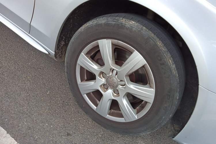 Used Audi A4L 2011 2.0 TFSI Comfort Model Right Front Wheel Hub