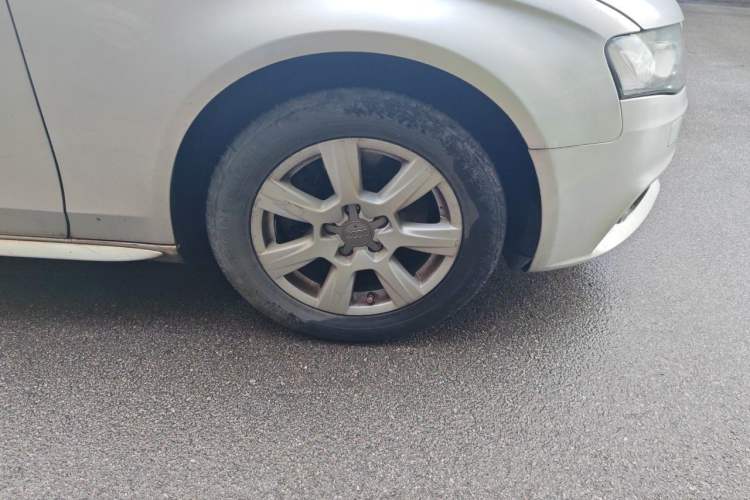 Used Audi A4L 2011 2.0 TFSI Standard Model Right Front Wheel Hub