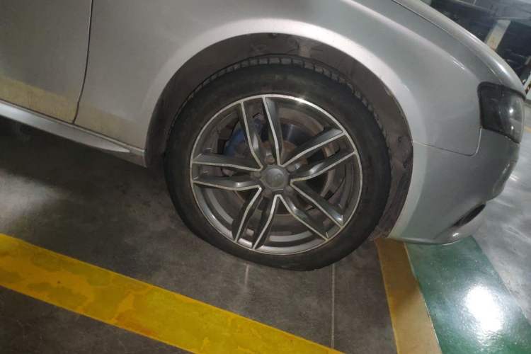 Used Audi A4L 2011 2.0 TFSI Luxury Model Right Front Wheel Hub
