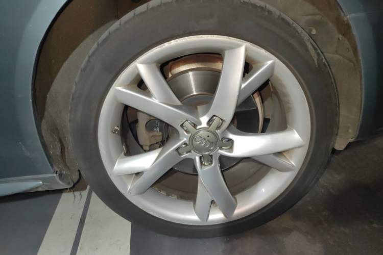 Used Audi A4L 2011 2.0 TFSI Luxury Model Right Front Wheel Hub
