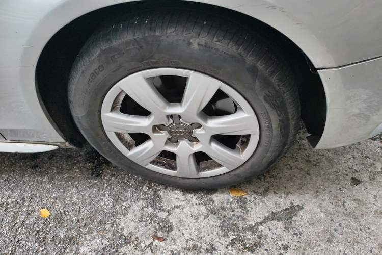 Used Audi A4L 2011 2.0 TFSI Comfort Model Right Front Wheel Hub